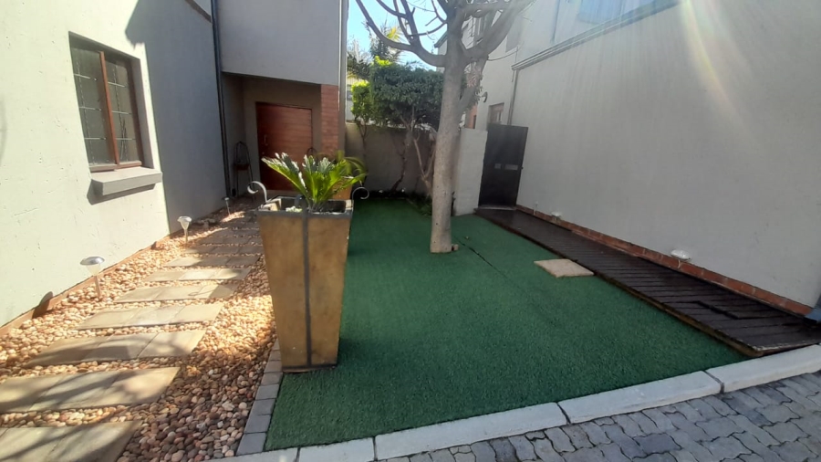 To Let 3 Bedroom Property for Rent in Olympus AH Gauteng