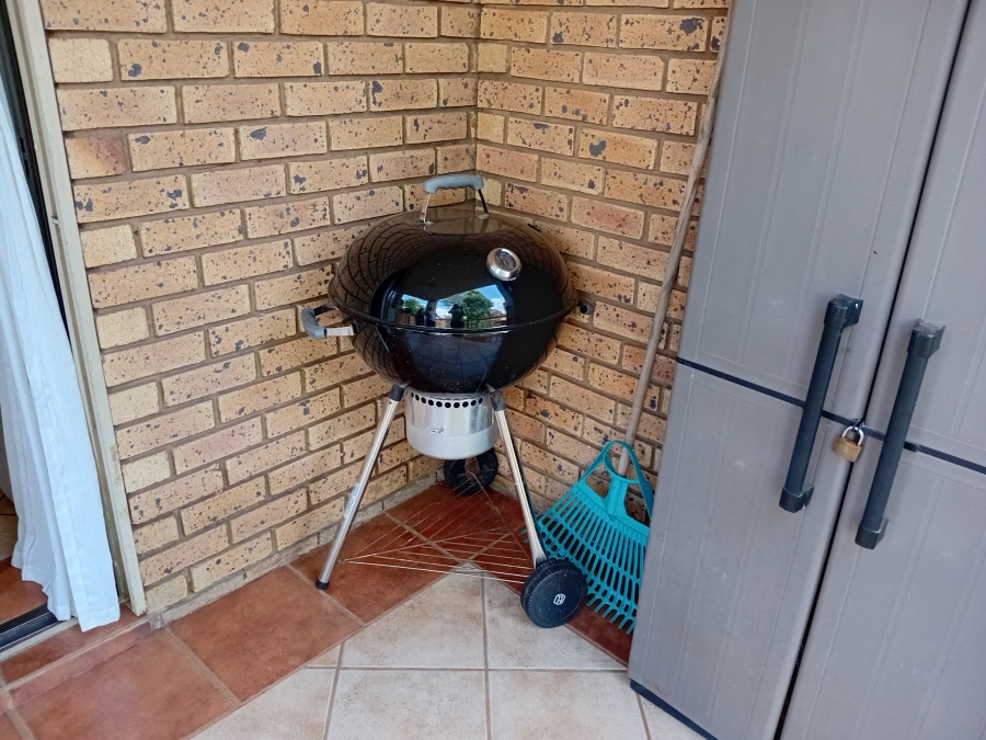 To Let 2 Bedroom Property for Rent in Olympus AH Gauteng