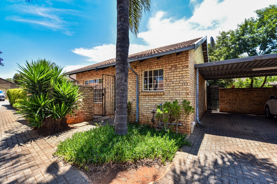 2 Bedroom Property for Sale in La Montagne Gauteng