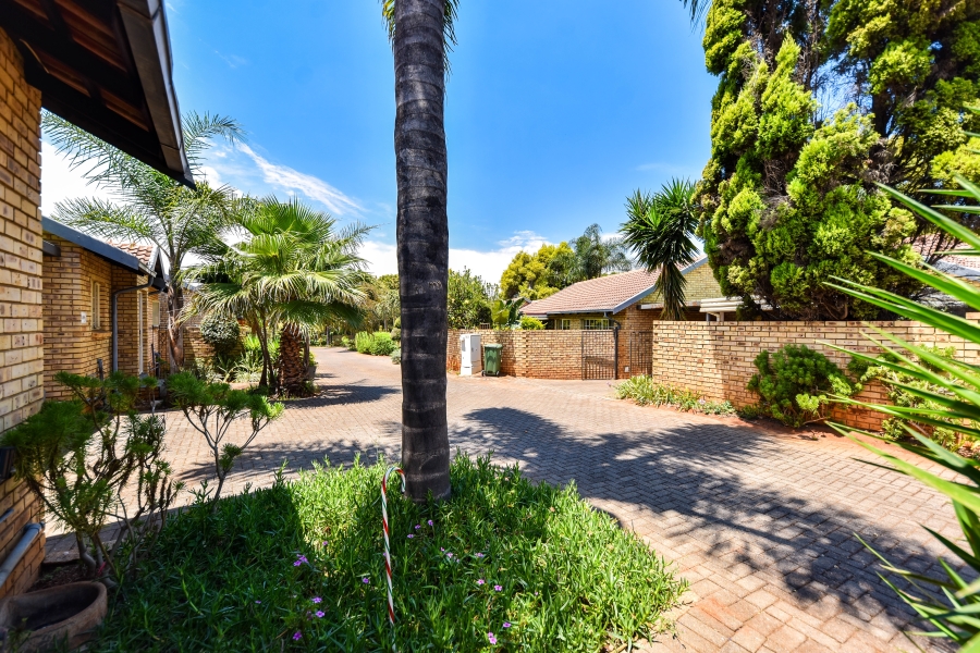 2 Bedroom Property for Sale in La Montagne Gauteng