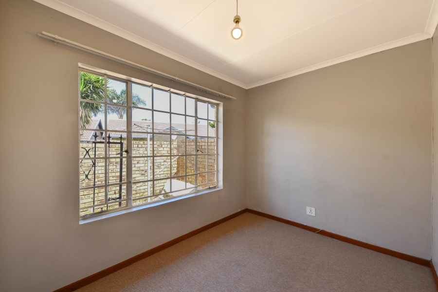 2 Bedroom Property for Sale in La Montagne Gauteng