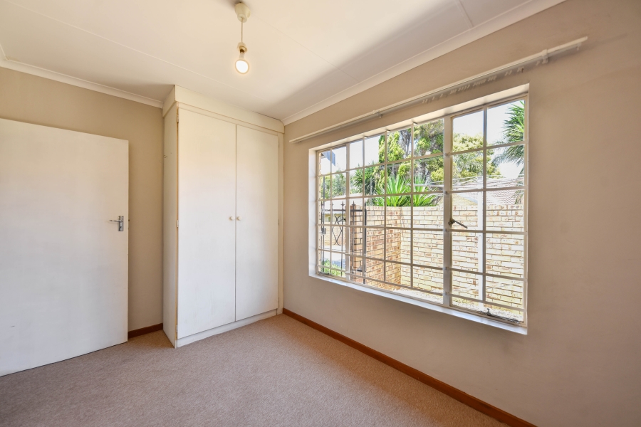 2 Bedroom Property for Sale in La Montagne Gauteng