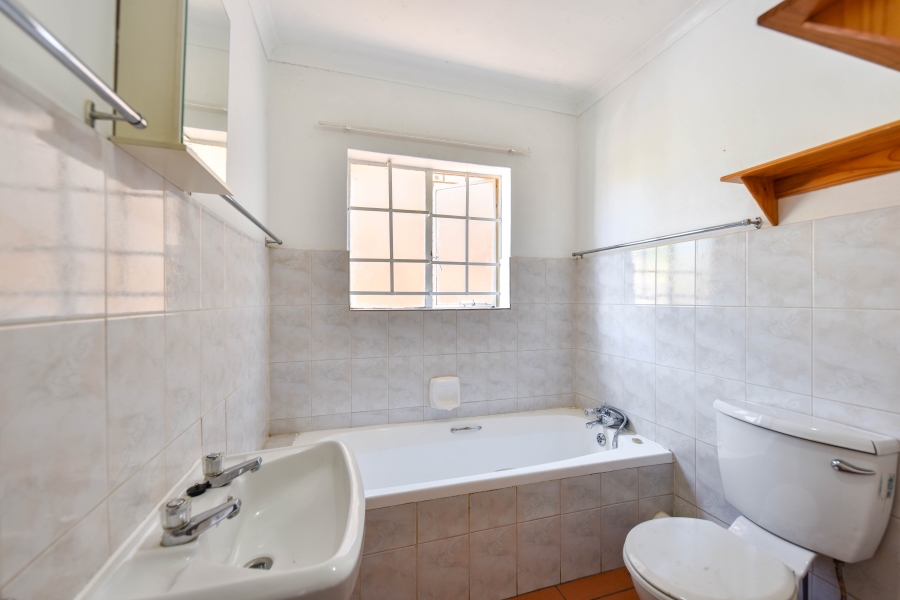 2 Bedroom Property for Sale in La Montagne Gauteng