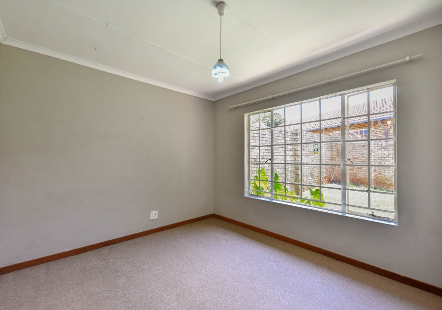 2 Bedroom Property for Sale in La Montagne Gauteng