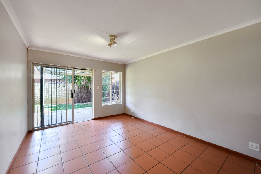 2 Bedroom Property for Sale in La Montagne Gauteng