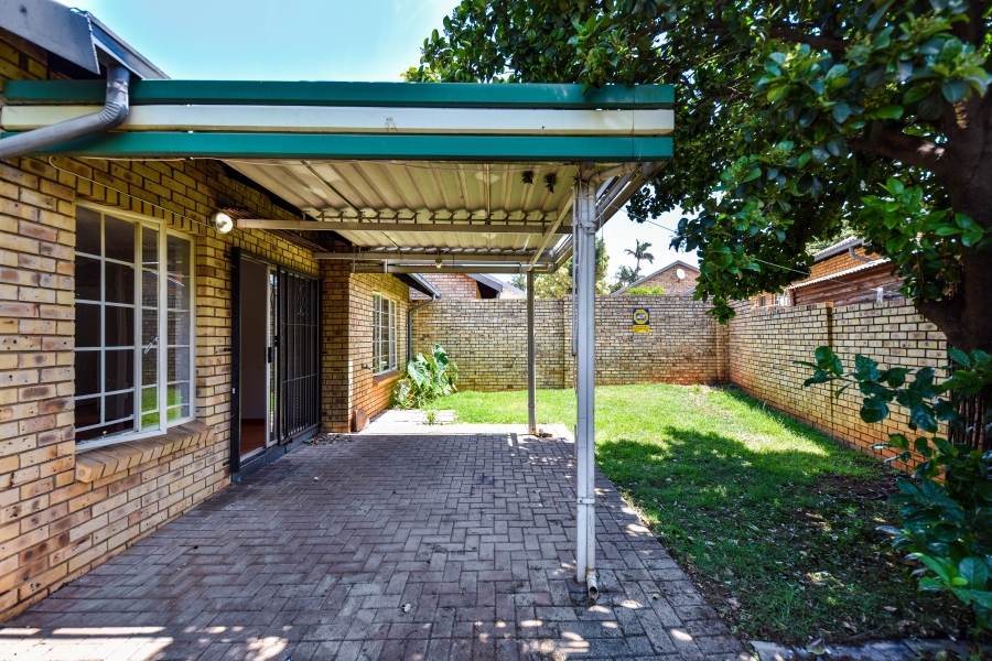 2 Bedroom Property for Sale in La Montagne Gauteng