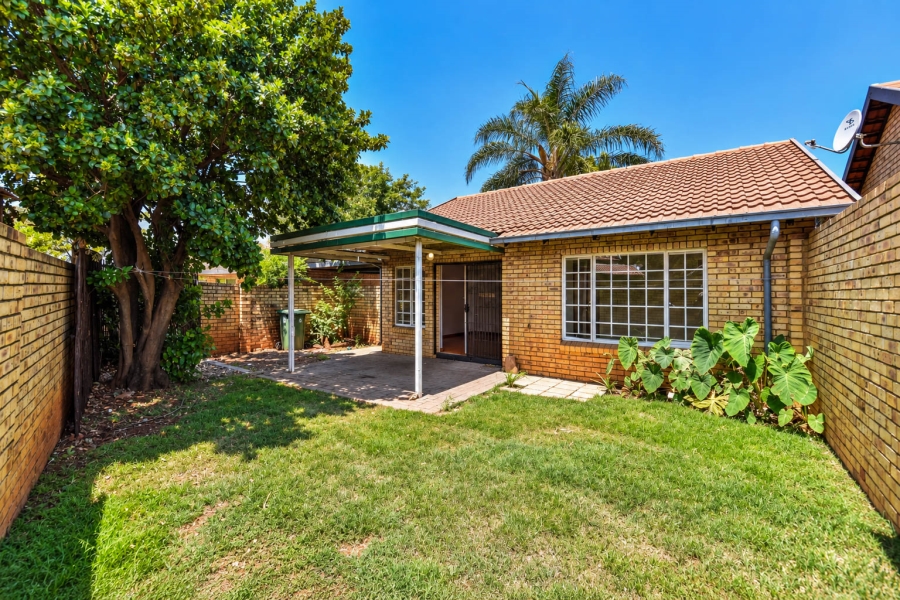 2 Bedroom Property for Sale in La Montagne Gauteng