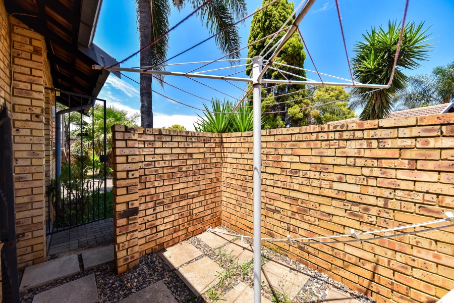 2 Bedroom Property for Sale in La Montagne Gauteng