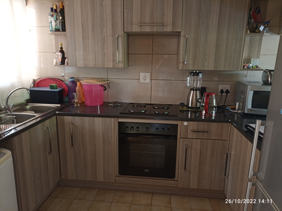 To Let 2 Bedroom Property for Rent in Northwold Gauteng
