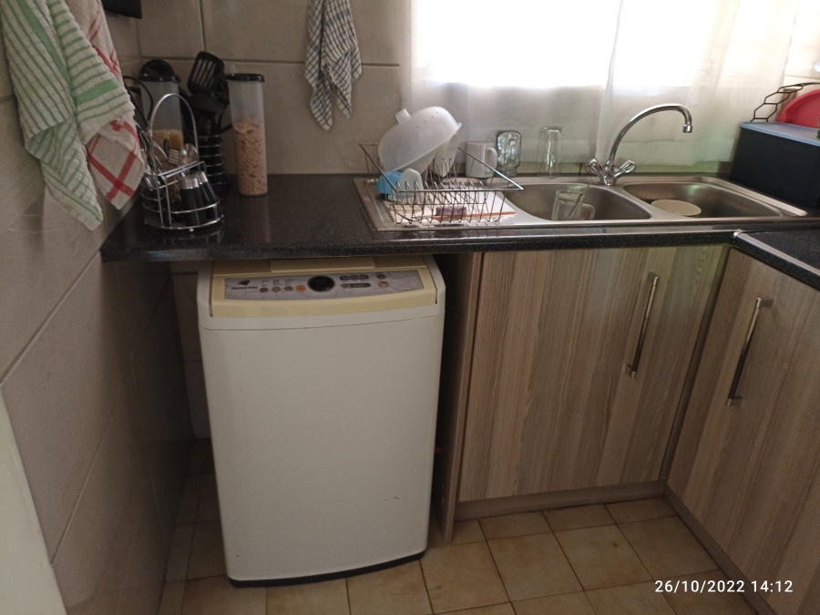 To Let 2 Bedroom Property for Rent in Northwold Gauteng