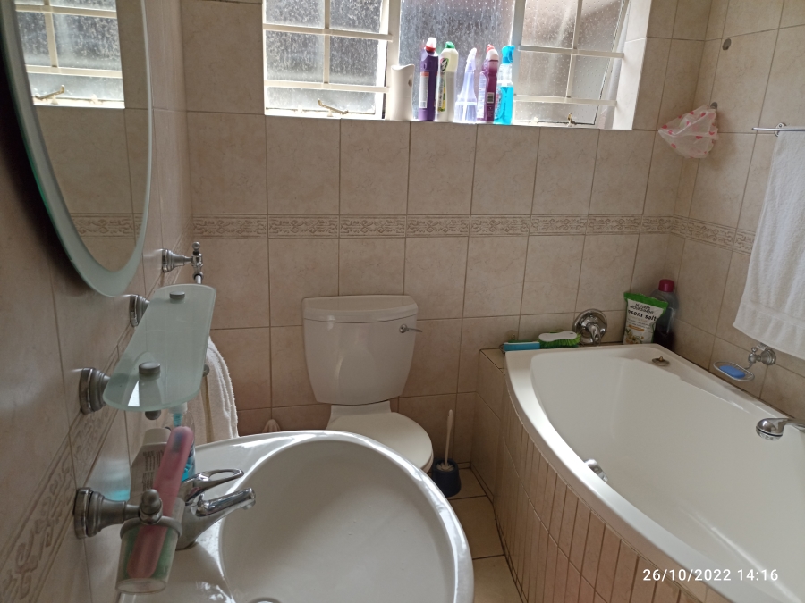 To Let 2 Bedroom Property for Rent in Northwold Gauteng
