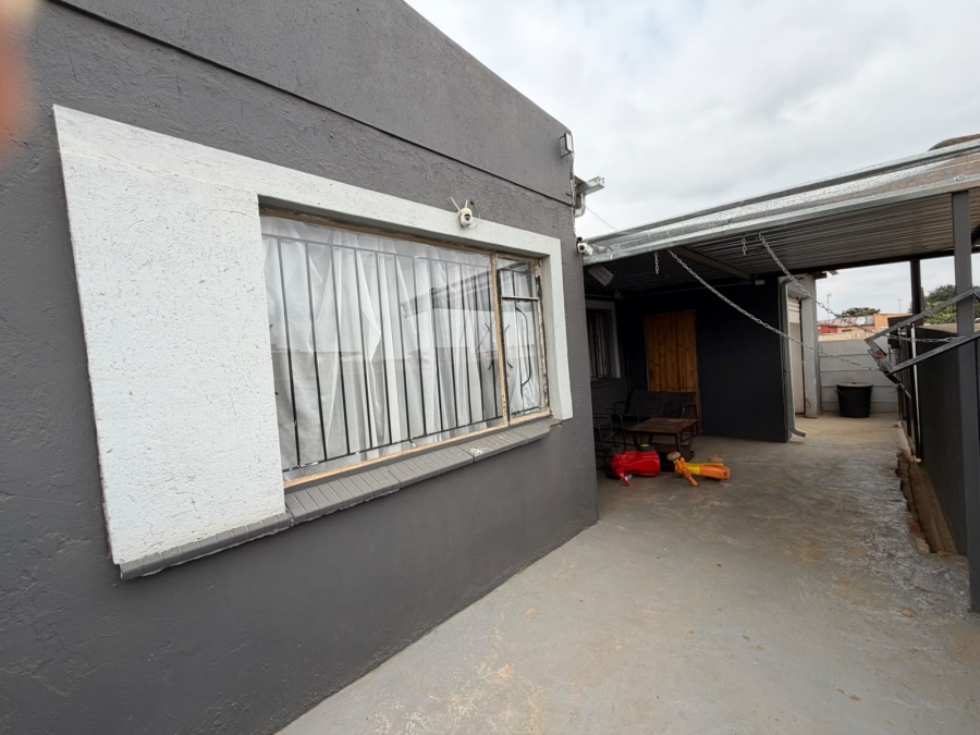 4 Bedroom Property for Sale in Etwatwa Gauteng