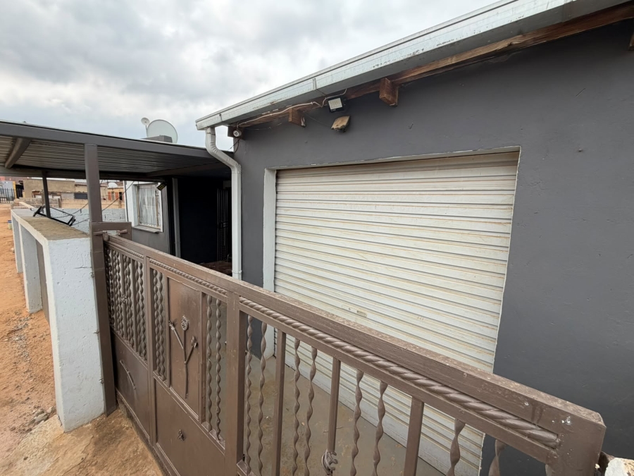 4 Bedroom Property for Sale in Etwatwa Gauteng