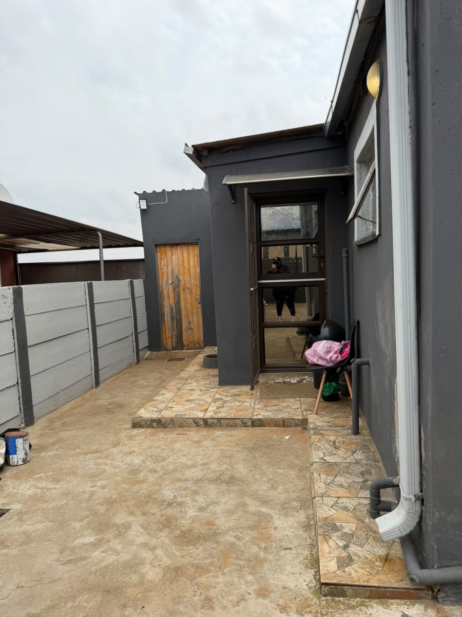 4 Bedroom Property for Sale in Etwatwa Gauteng