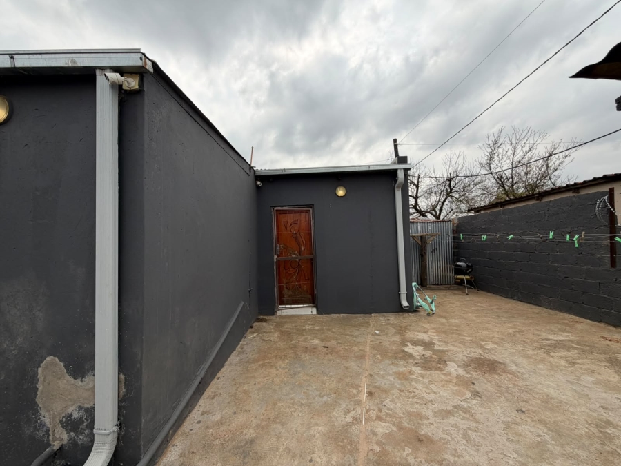 4 Bedroom Property for Sale in Etwatwa Gauteng
