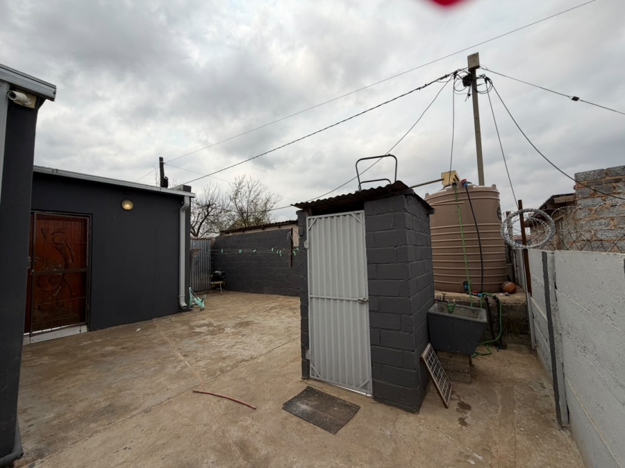 4 Bedroom Property for Sale in Etwatwa Gauteng