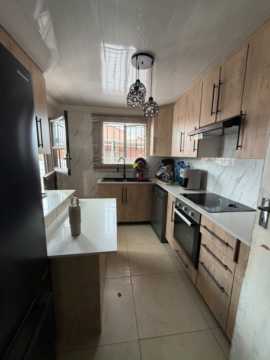 4 Bedroom Property for Sale in Etwatwa Gauteng