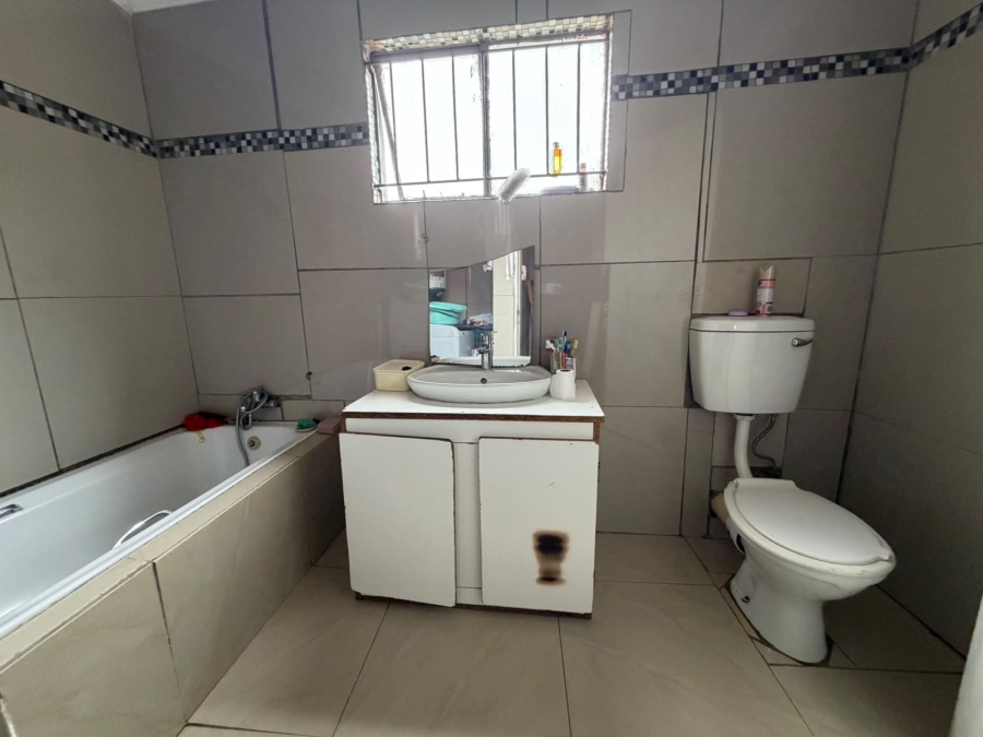 4 Bedroom Property for Sale in Etwatwa Gauteng
