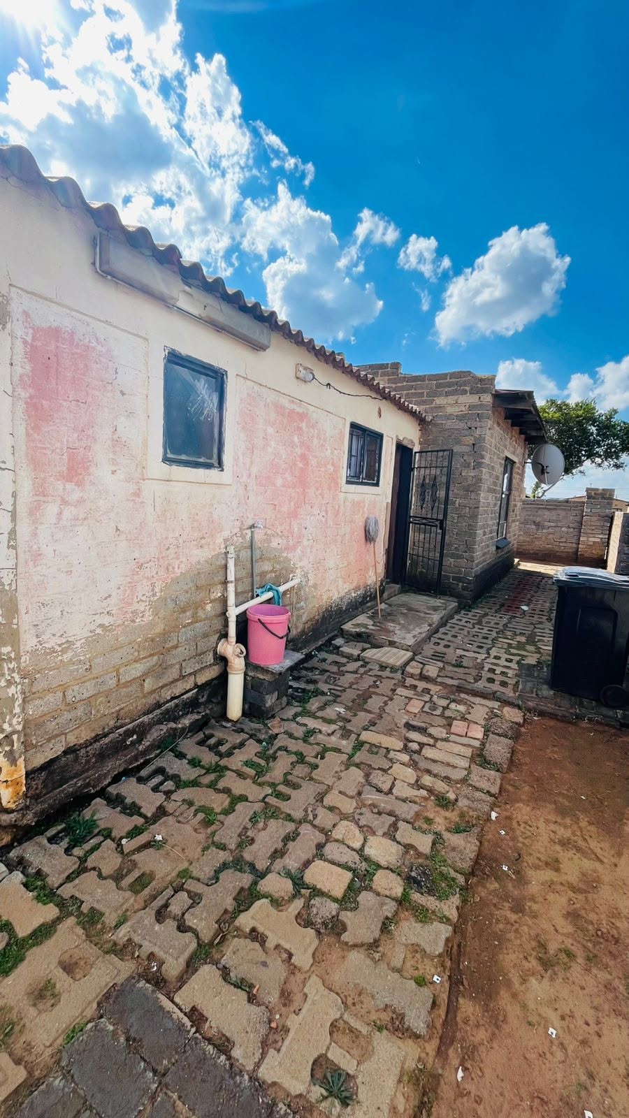 3 Bedroom Property for Sale in Lakeside Gauteng
