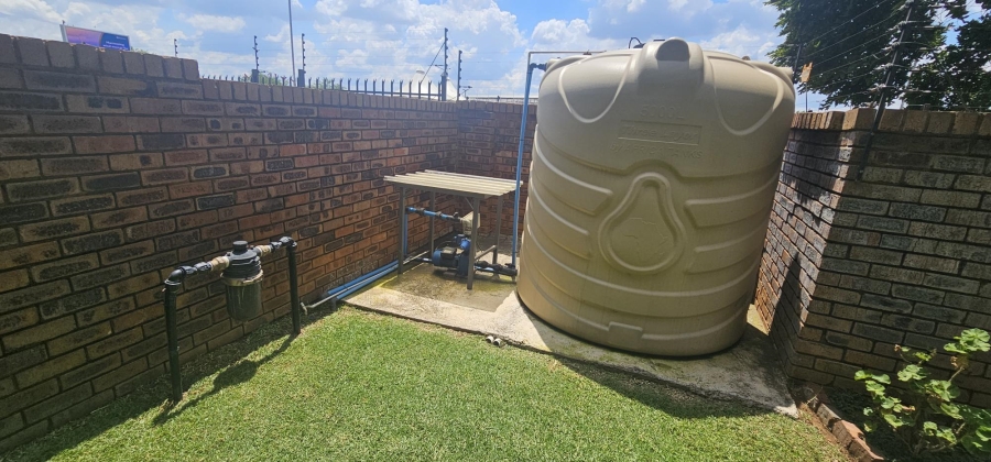 To Let 3 Bedroom Property for Rent in Garsfontein Gauteng