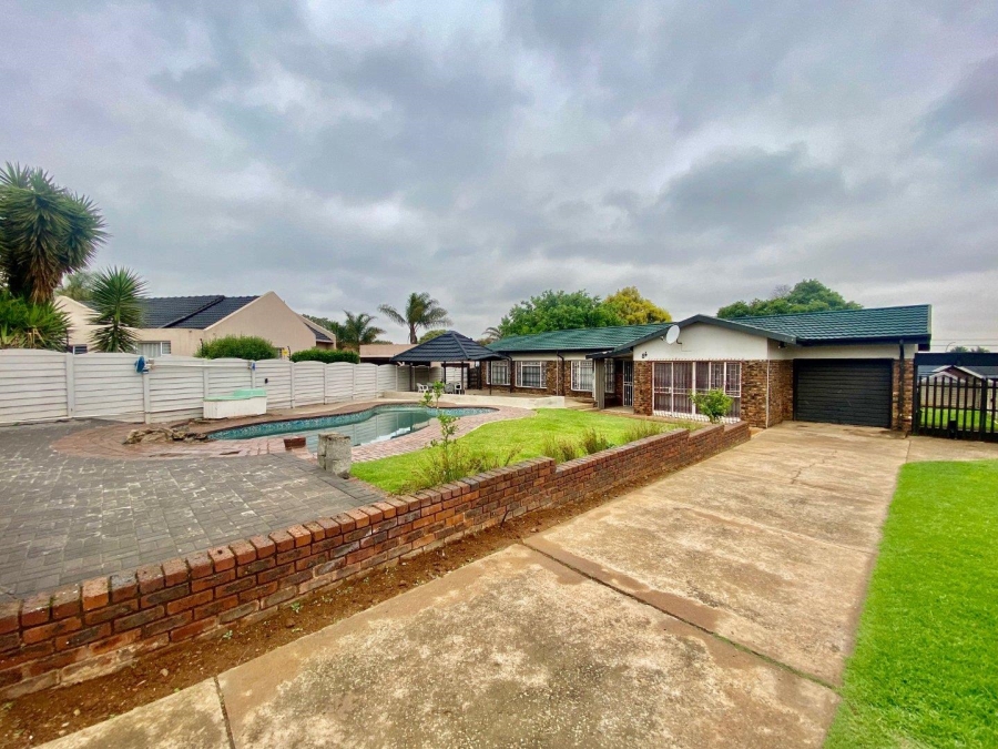 3 Bedroom Property for Sale in Verwoerdpark Gauteng