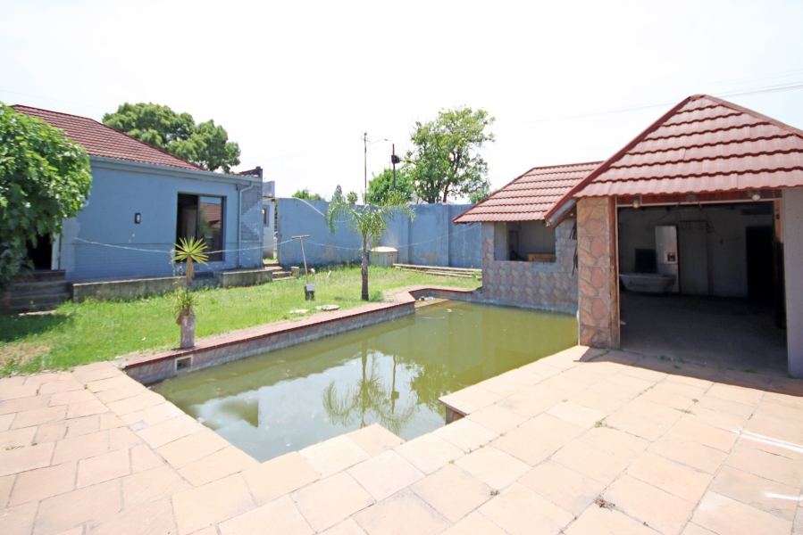 10 Bedroom Property for Sale in Primrose Gauteng