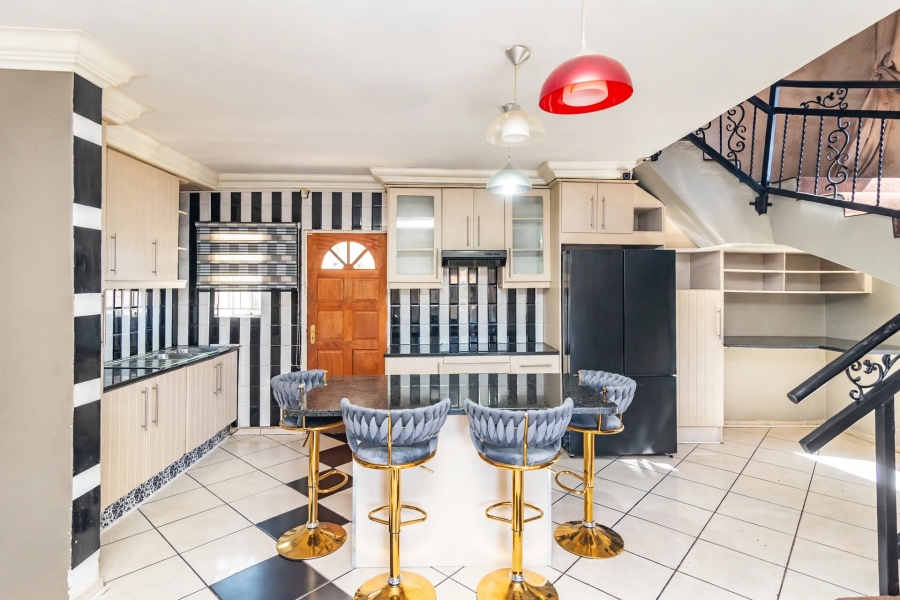 7 Bedroom Property for Sale in Cosmo City Gauteng