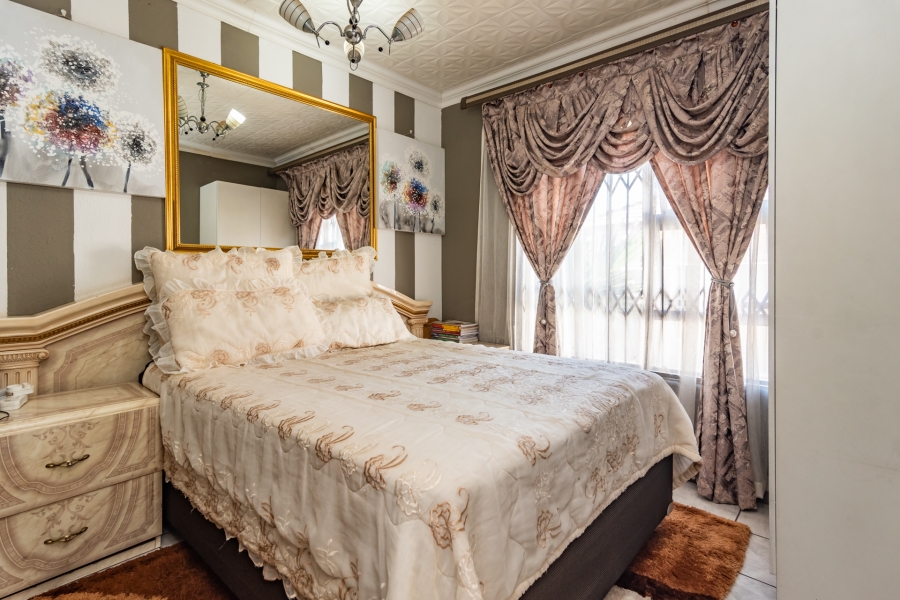7 Bedroom Property for Sale in Cosmo City Gauteng