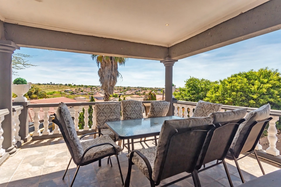 7 Bedroom Property for Sale in Cosmo City Gauteng