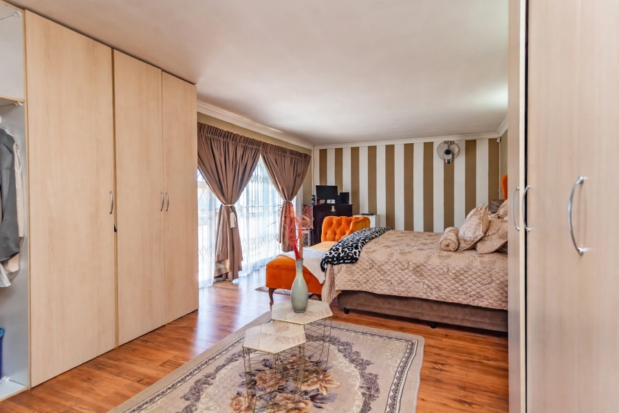 7 Bedroom Property for Sale in Cosmo City Gauteng