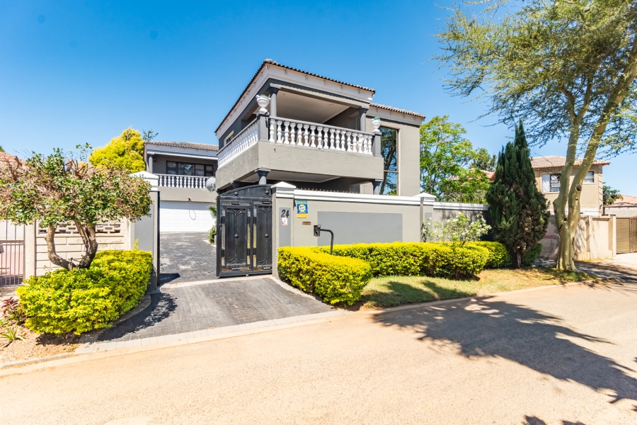 7 Bedroom Property for Sale in Cosmo City Gauteng