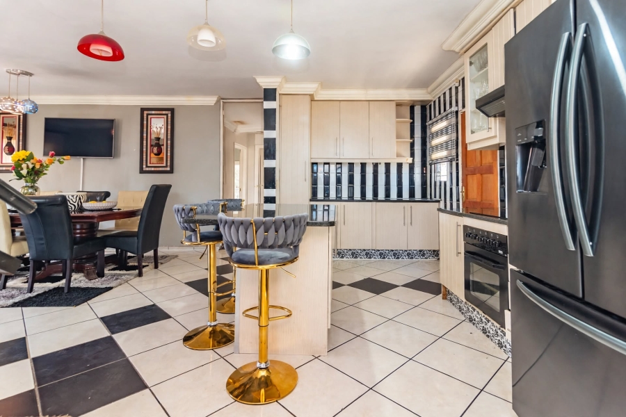 7 Bedroom Property for Sale in Cosmo City Gauteng