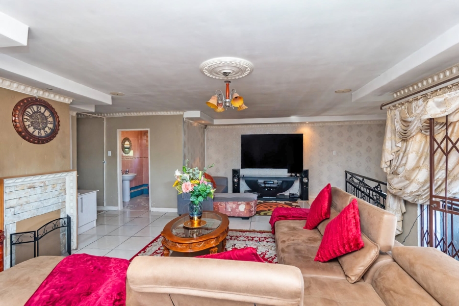 7 Bedroom Property for Sale in Cosmo City Gauteng