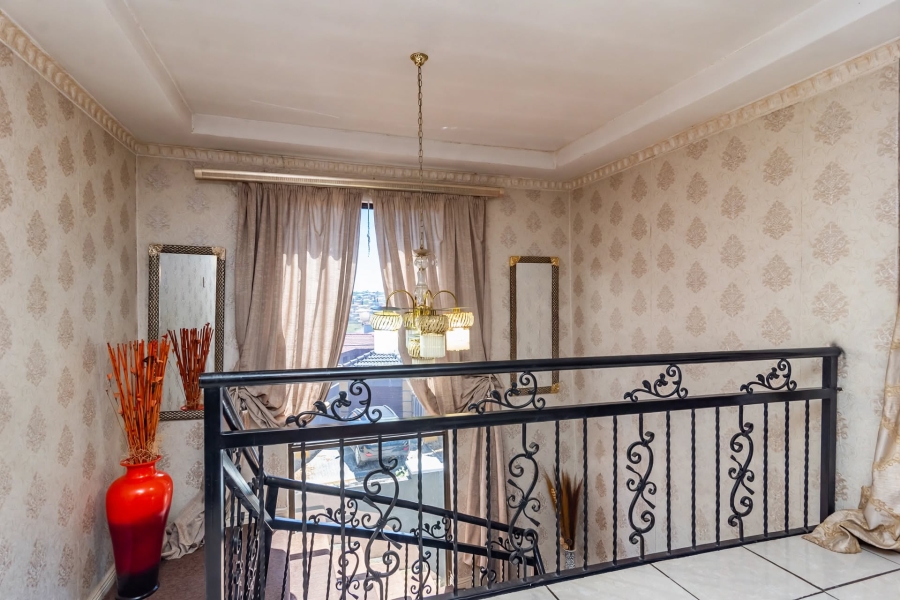 7 Bedroom Property for Sale in Cosmo City Gauteng