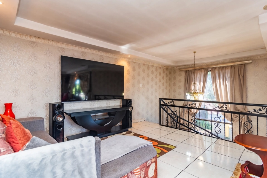 7 Bedroom Property for Sale in Cosmo City Gauteng