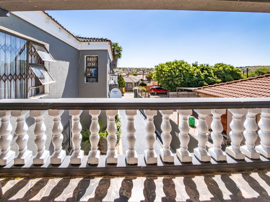 7 Bedroom Property for Sale in Cosmo City Gauteng