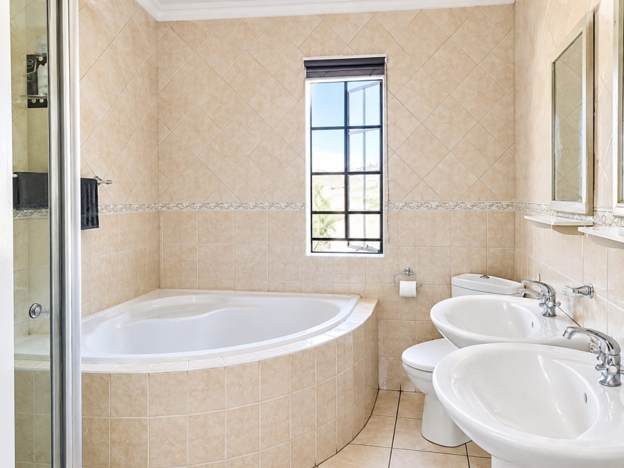 4 Bedroom Property for Sale in Halfway Gardens Gauteng