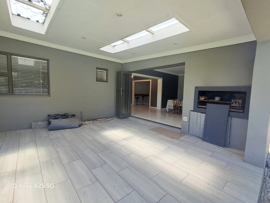4 Bedroom Property for Sale in Brackendowns Gauteng