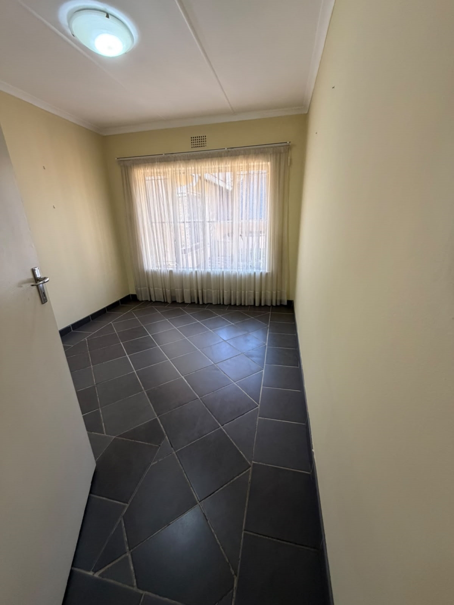 To Let 3 Bedroom Property for Rent in Marlands Gauteng