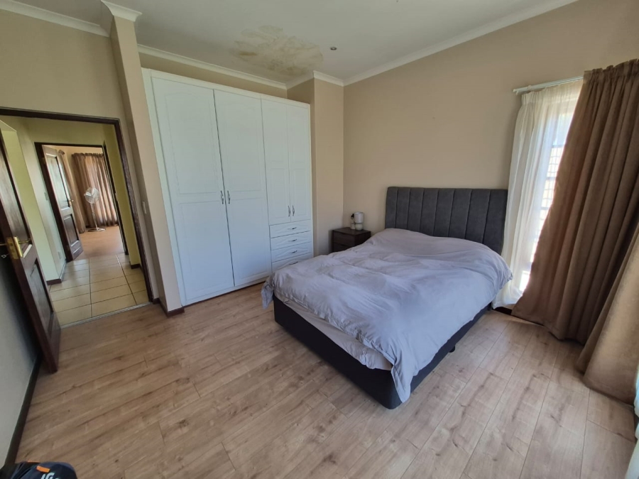 To Let 4 Bedroom Property for Rent in Bedfordview Gauteng