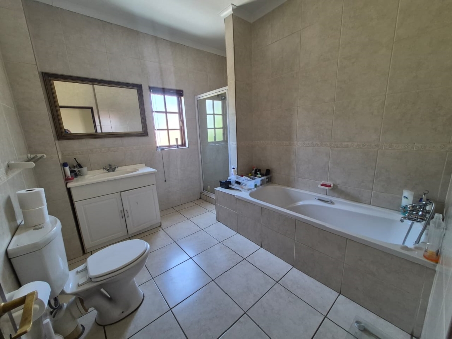 To Let 4 Bedroom Property for Rent in Bedfordview Gauteng