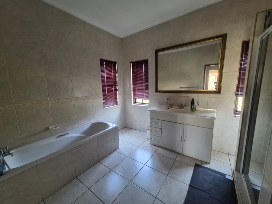 To Let 4 Bedroom Property for Rent in Bedfordview Gauteng