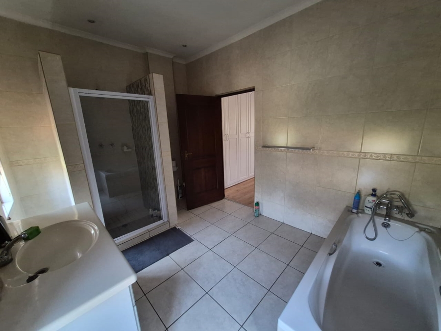 To Let 4 Bedroom Property for Rent in Bedfordview Gauteng