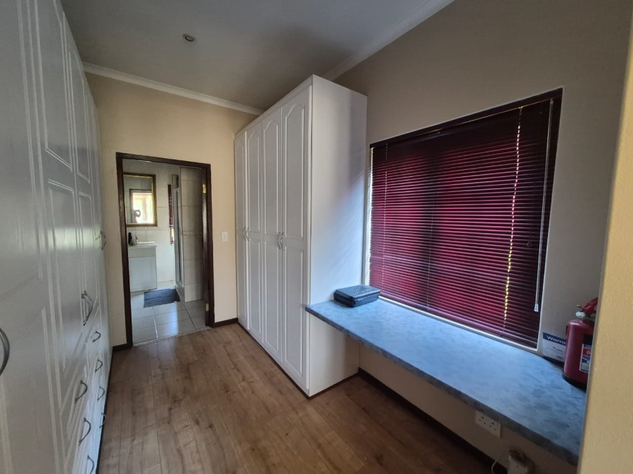 To Let 4 Bedroom Property for Rent in Bedfordview Gauteng