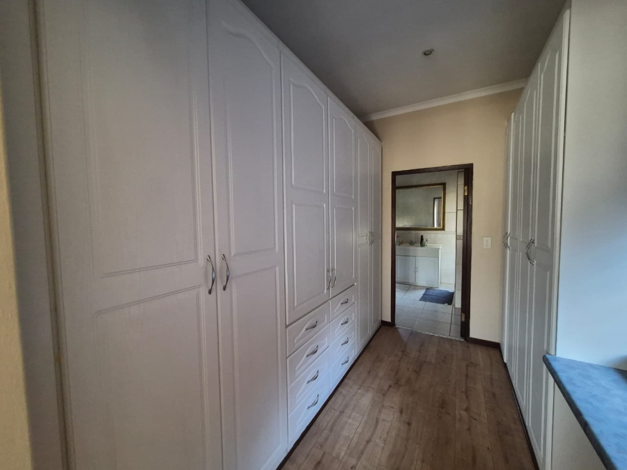To Let 4 Bedroom Property for Rent in Bedfordview Gauteng