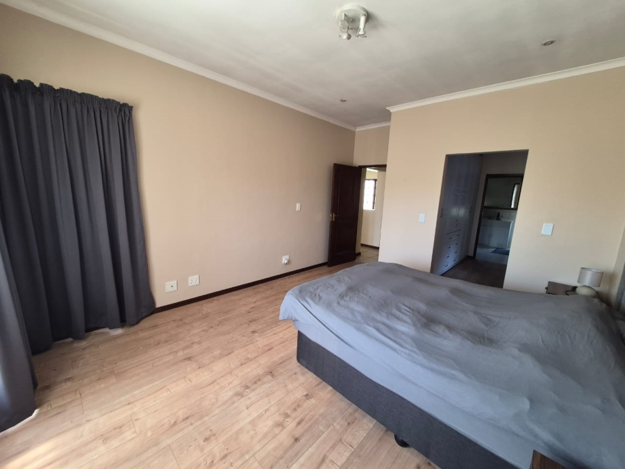 To Let 4 Bedroom Property for Rent in Bedfordview Gauteng