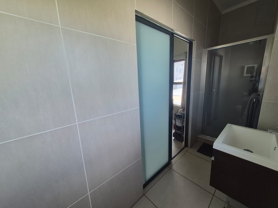 To Let 1 Bedroom Property for Rent in Greenstone Hill Gauteng