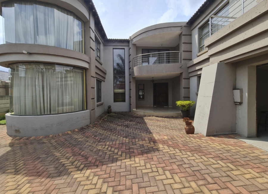 7 Bedroom Property for Sale in Klippoortje Gauteng
