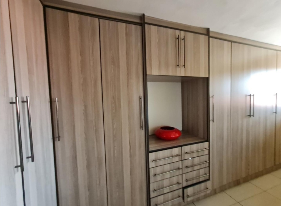 7 Bedroom Property for Sale in Klippoortje Gauteng