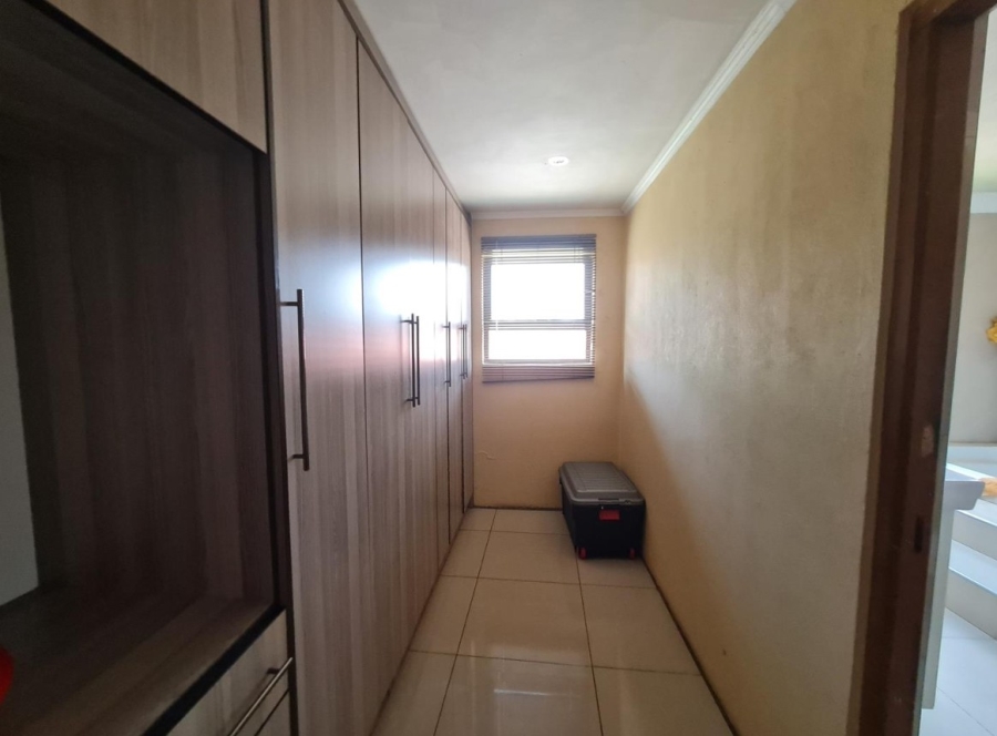 7 Bedroom Property for Sale in Klippoortje Gauteng